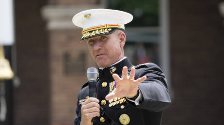 Морские пехотинцы США впервые за 164 года остались без командира