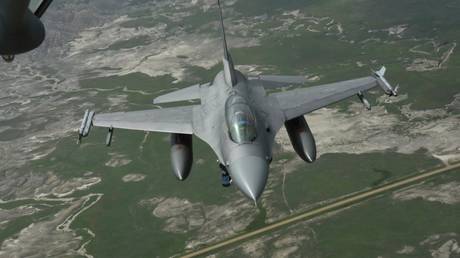 Пентагон объяснил задержку F-16 для Украины