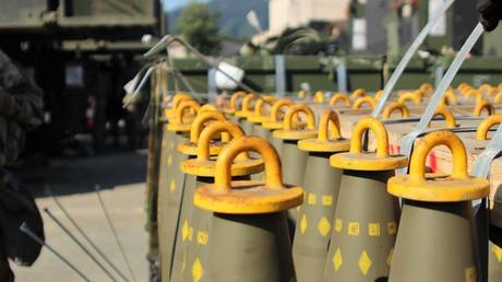 Поставлять Украине кассетные бомбы неправильно