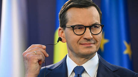 Премьер-министр Польши насмехается над ЕС из-за миграции с помощью видео о беспорядках во Франции
