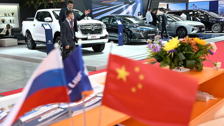 Россия намерена укреплять промышленные связи с Китаем