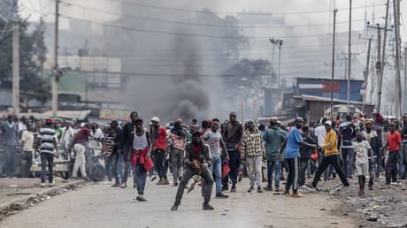 Сообщается о новых смертях, поскольку кенийцы протестуют против повышения налогов
