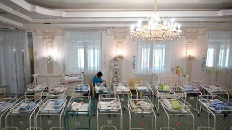 Спорная индустрия суррогатного материнства в Украине переживает бум