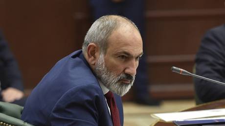 Армянский лидер «совершает огромную ошибку» — Москва