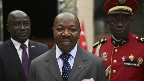 Лидер переворота в Габоне заявил, что свергнутый президент «может свободно» уйти