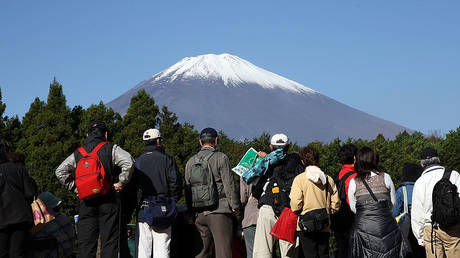 Японская гора Фудзи «переживает настоящий кризис»