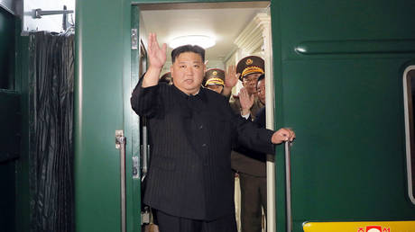 Ким Чен Ын прибывает в Россию
