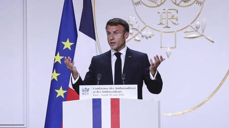 Макрон назвал ограничение срока полномочий президента Франции «чушью»