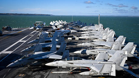 Пентагон направляет военно-морскую армаду в поддержку Израиля