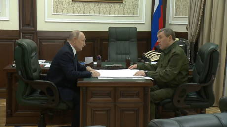 Путин посетил военный штаб на юге России
