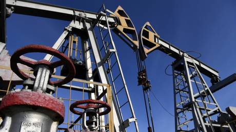 Россия не соблюдает западное ограничение цен на нефть