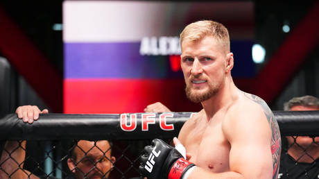 UFC отменяет запрет на использование российского флага