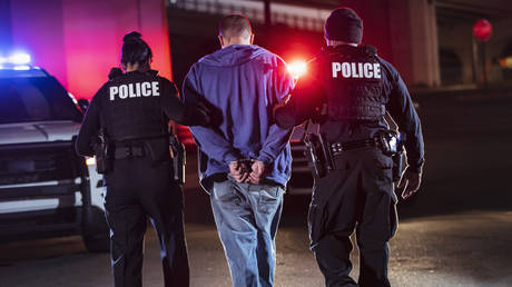 Минюст США рекомендует полиции нанимать бывших преступников