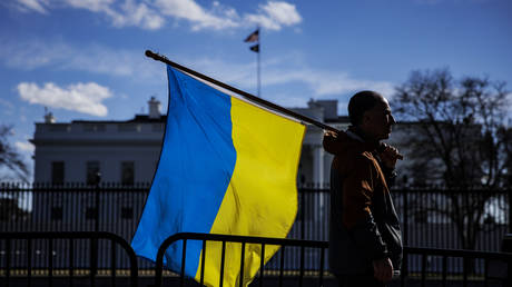 Чиновники Белого дома в частном порядке признают проблемы с финансированием Украины
