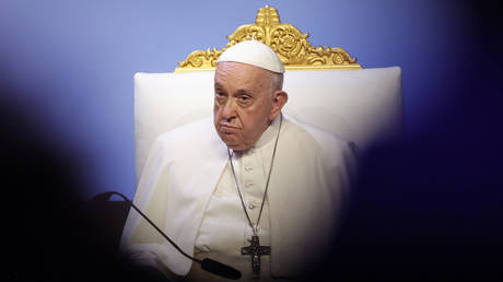 Мир рушится» — Папа Римский