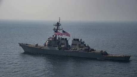 ВМС Китая преследуют американский эсминец – военные