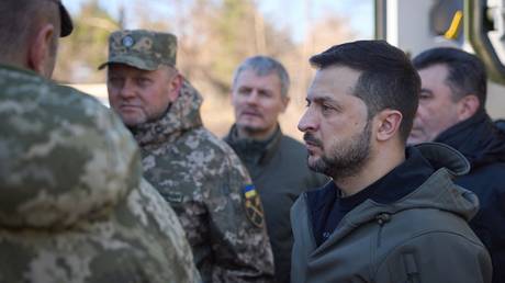Зеленский раскритиковал военное руководство Украины
