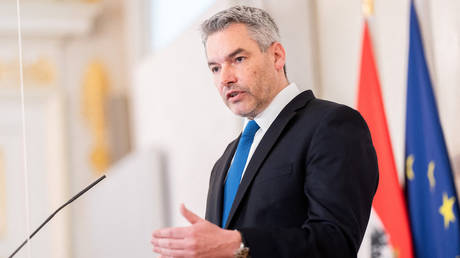 Канцлер Австрии пропустила принятие последних санкций ЕС против России