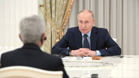 Путин пригласил «друга» Моди в Москву