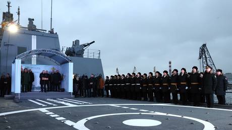 Путин торжественно открыл три совершенно новых военных корабля