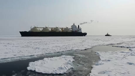 Россия начнет круглогодичные поставки СПГ через Арктику