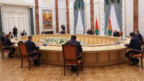 Запад «нанес удар в спину» Украине – Лукашенко