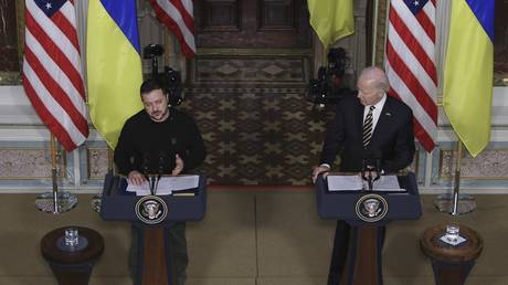 Запад не перестанет приносить в жертву украинцев