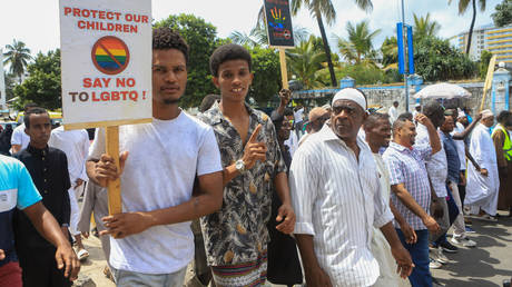 Африканская страна угрожает запретить стипендии для геев