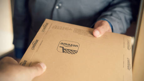 На Amazon подали в суд за продажу более дорогих товаров — Reuters