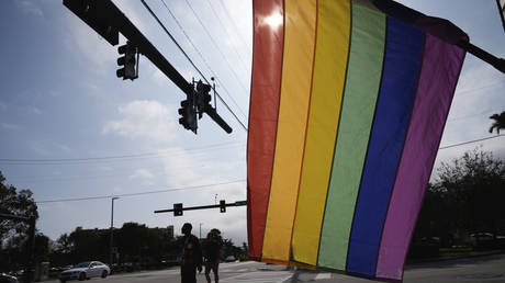 Американские солдаты арестованы за кражу флага гей-парада