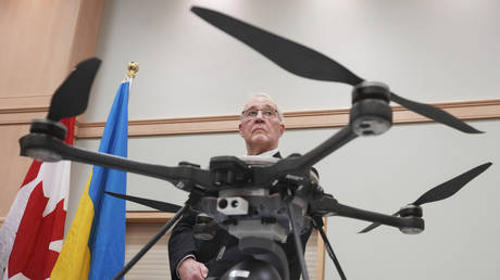 Канада обещает предоставить Украине сотни дронов