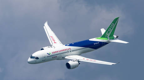 Китайский конкурент Boeing и Airbus дебютирует на международном уровне