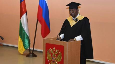 Президент Африки получил награду российского университета