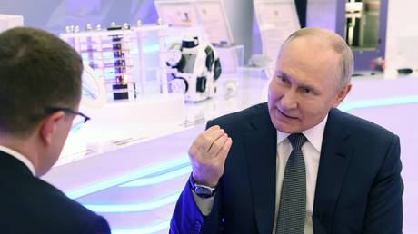 Россия должна была начать операцию на Украине раньше – Путин