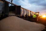 Украина требует от Польши компенсации за демпинговое зерно