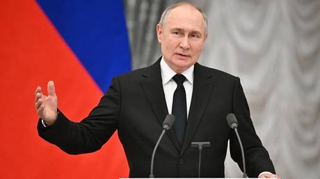 Путин призывает к «гуманизму и милосердию» после теракта в Москве