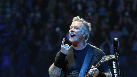Фронтмен Metallica использовал прах легенды Motorhead для татуировки