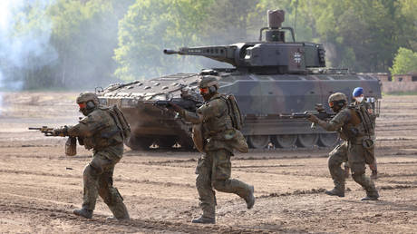 Германия проводит масштабные военные учения возле границы с Россией