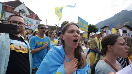 Лишь 8% украинцев готовы ополчиться против России – опрос общественного мнения