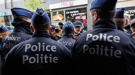 Полиция Брюсселя пытается закрыть конференцию консерваторов