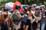 Пропалестинские протестующие арестованы в Техасском университет