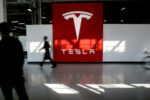 Tesla сокращает более 10% сотрудников – СМИ