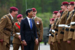 Британский премьер-министр объявил об обязательном призыве на военную служб