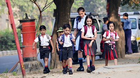Десятки индийских школ получили ложные угрозы о взрыве