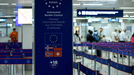 ЕС по-прежнему выдает визы 90% российских заявителей