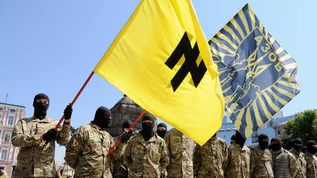 США сняли запрет на вооружение украинского неонацистского отряд