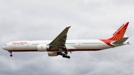 Air India отправляет самолет для помощи пассажирам, направляющимся в США и застрявшим в России
