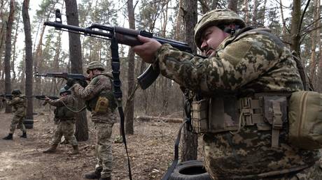 Украинский новобранец покончил с собой в учебном центре — СМИ