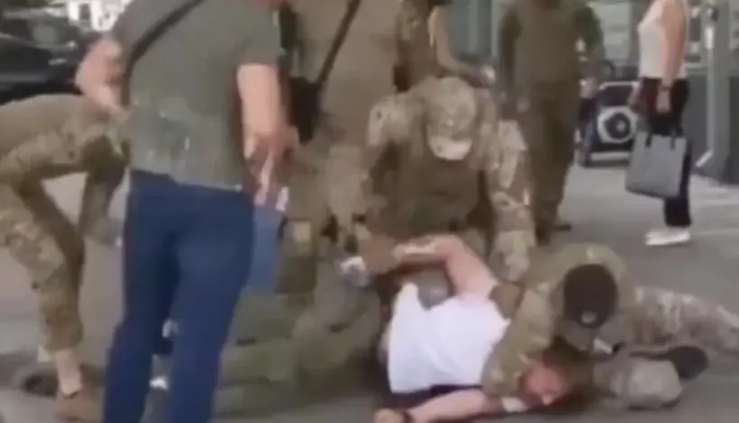 "До последнего украинца": Киев готовит мобилизацию пенсионеров, врачей и даже военкомов
