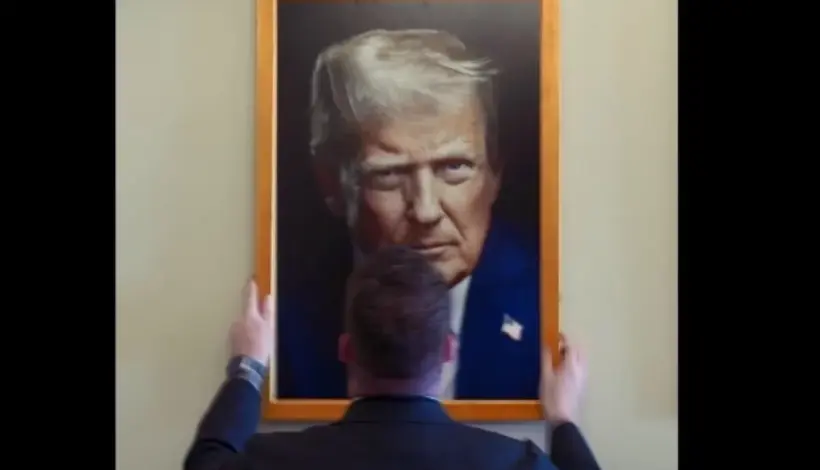Серьёзный и цифровой: Белый дом представил новый портрет Трампа